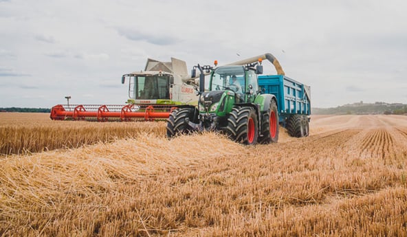 Comment contrôler l’état des pneus avant la moisson