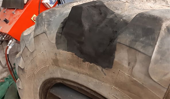 Technique de réparation des pneus de tracteur