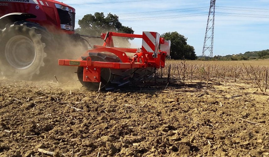 Dommages causés par le chaume aux pneus agricoles - Firestone Agriculture