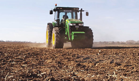 Quel pneu agricole permet de préserver la fertilité des sols ?