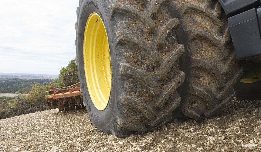 Un terrain calcaire est plus abrasif pour les pneus agricoles