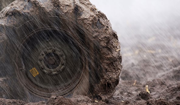 La résistance au roulement des pneus agricoles augmente en conditions humides