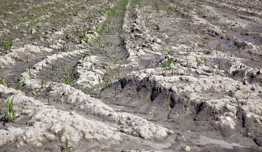 Érosion des sols liée aux passages répétés des engins agricoles