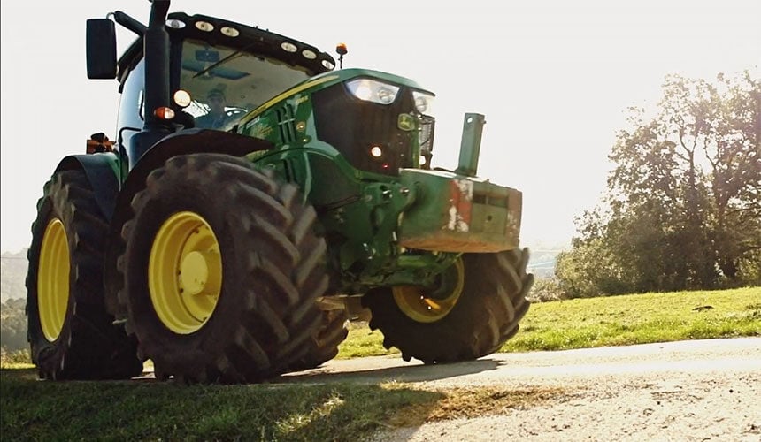 Pneu VX TRACTOR parfaitement optimisé pour la tenue de cap en virage