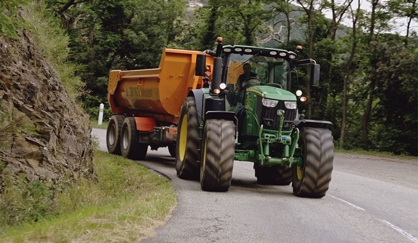 Les pneus sont garant d’une bonne tenue de route en virage