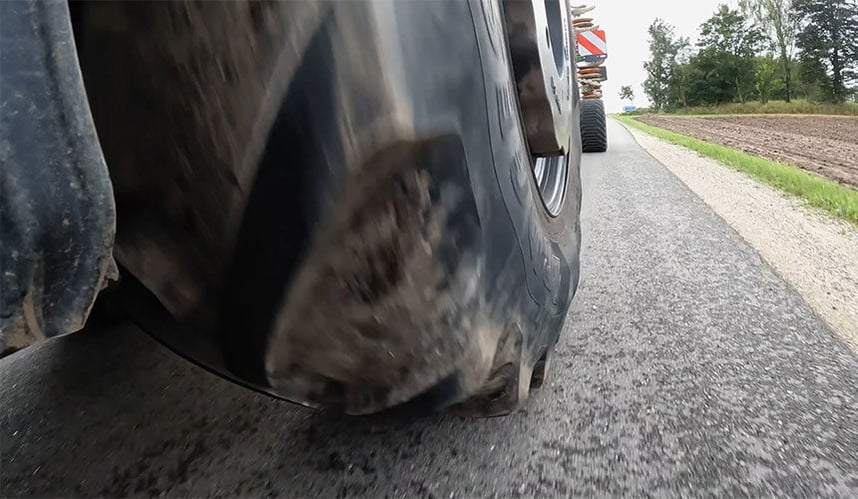 L’adhérence des pneus est liée à la composition de la gomme, les conditions climatiques ou l'état de la chaussée