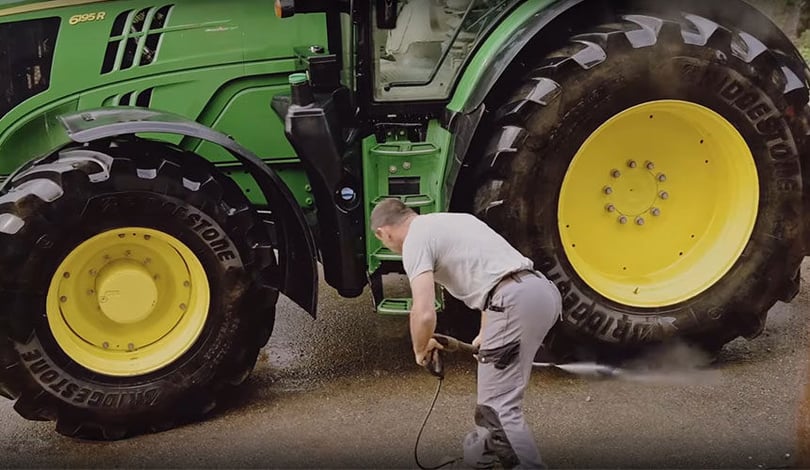 Un nettoyage régulier permet d’assurer une bonne maintenance des pneus agricoles