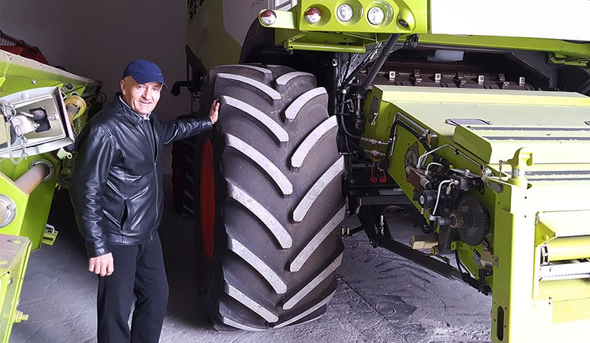 Moissonneuse Claas équipée en pneus VT-Combine