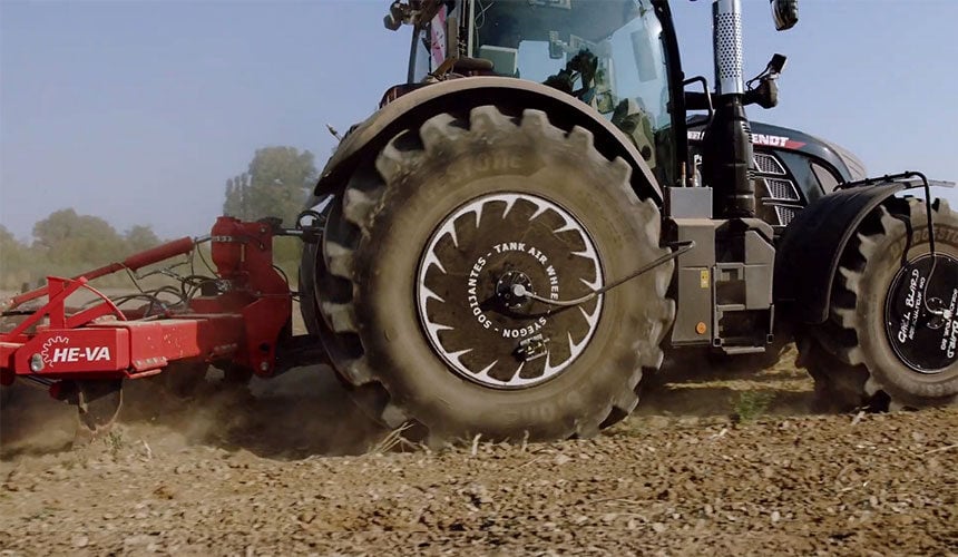 Tracteur Fendt 724 vario équipé en pneus VT-Tractor